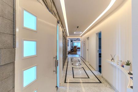 Apartamento para alugar com 346m², 4 quartos e 3 vagas Apartamento para alugar com 346m², 4 quartos e 3 vagasCorredor de Entrada