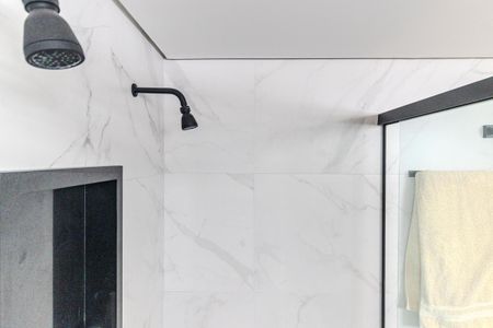 Apartamento para alugar com 346m², 4 quartos e 3 vagas Apartamento para alugar com 346m², 4 quartos e 3 vagasBanheiro da Suíte 2