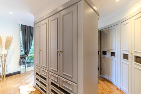 Apartamento para alugar com 346m², 4 quartos e 3 vagas Apartamento para alugar com 346m², 4 quartos e 3 vagasCloset da Suíte 2