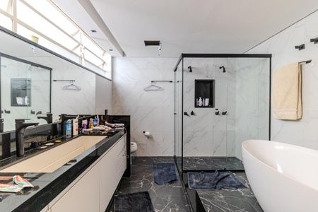 Apartamento para alugar com 346m², 4 quartos e 3 vagas Apartamento para alugar com 346m², 4 quartos e 3 vagasBanheiro da Suíte 2
