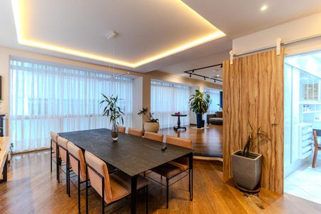 Apartamento para alugar com 346m², 4 quartos e 3 vagas Apartamento para alugar com 346m², 4 quartos e 3 vagasSala