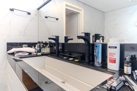 Apartamento para alugar com 346m², 4 quartos e 3 vagas Apartamento para alugar com 346m², 4 quartos e 3 vagasBanheiro da Suíte 2
