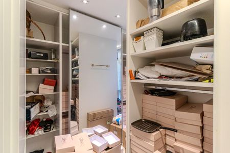 Apartamento para alugar com 346m², 4 quartos e 3 vagas Apartamento para alugar com 346m², 4 quartos e 3 vagasCloset