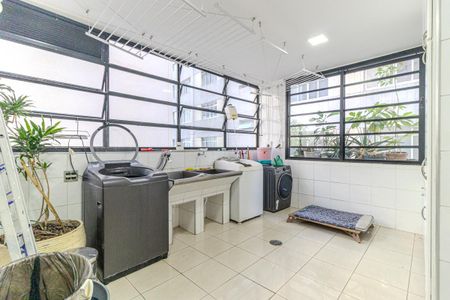 Apartamento para alugar com 346m², 4 quartos e 3 vagas Apartamento para alugar com 346m², 4 quartos e 3 vagasÁrea de Serviço