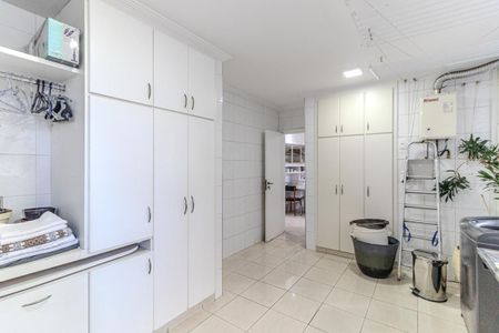 Apartamento para alugar com 346m², 4 quartos e 3 vagas Apartamento para alugar com 346m², 4 quartos e 3 vagasÁrea de Serviço