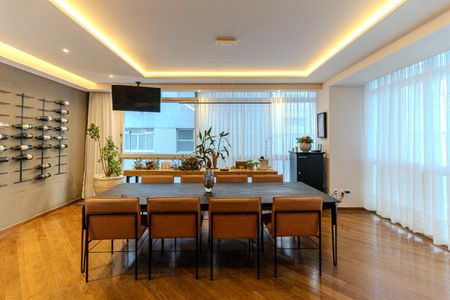 Apartamento para alugar com 346m², 4 quartos e 3 vagas Apartamento para alugar com 346m², 4 quartos e 3 vagasSala