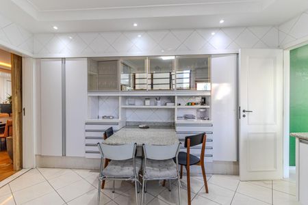 Apartamento para alugar com 346m², 4 quartos e 3 vagas Apartamento para alugar com 346m², 4 quartos e 3 vagasCozinha