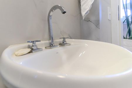 Apartamento para alugar com 346m², 4 quartos e 3 vagas Apartamento para alugar com 346m², 4 quartos e 3 vagasBanheiro da Suíte 1