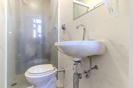 Apartamento para alugar com 346m², 4 quartos e 3 vagas Apartamento para alugar com 346m², 4 quartos e 3 vagasBanheiro da Suíte 1