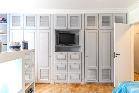 Apartamento para alugar com 346m², 4 quartos e 3 vagas Apartamento para alugar com 346m², 4 quartos e 3 vagasQuarto 2