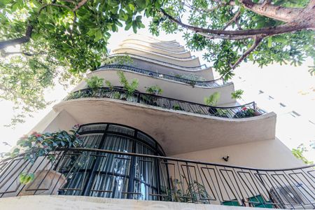 Apartamento para alugar com 346m², 4 quartos e 3 vagas Apartamento para alugar com 346m², 4 quartos e 3 vagasFachada