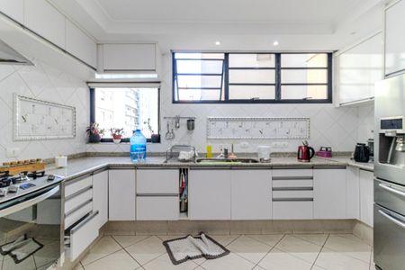 Apartamento para alugar com 346m², 4 quartos e 3 vagas Apartamento para alugar com 346m², 4 quartos e 3 vagasCozinha