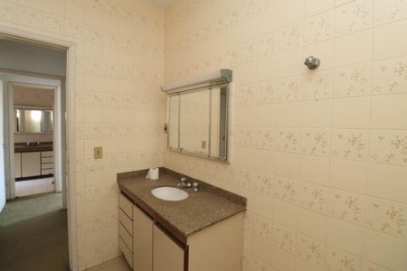 Casa para alugar com 285m², 3 quartos e 6 vagasBanheiro social 2