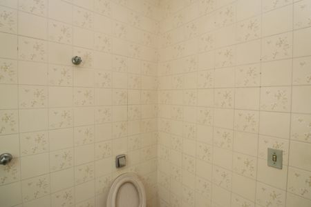 Casa para alugar com 285m², 3 quartos e 6 vagasBanheiro social