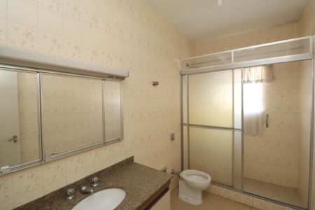 Casa para alugar com 285m², 3 quartos e 6 vagasBanheiro social 2