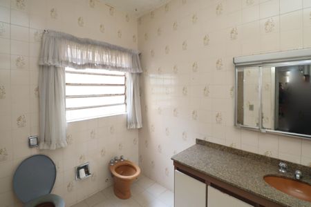 Casa para alugar com 285m², 3 quartos e 6 vagasBanheiro da suíte
