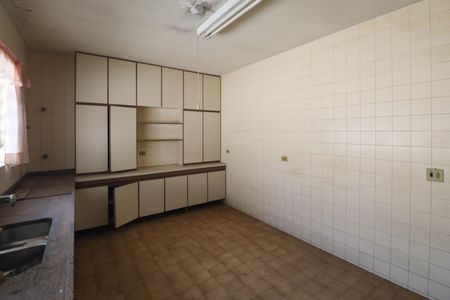 Casa para alugar com 285m², 3 quartos e 6 vagasCozinha - Armários
