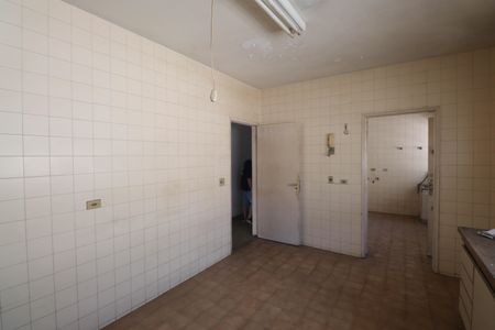 Casa para alugar com 285m², 3 quartos e 6 vagasCozinha - Armários