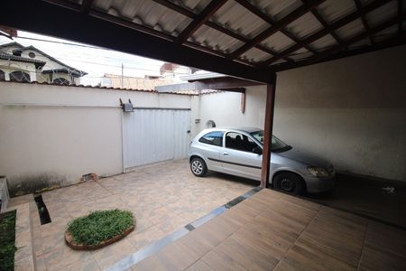 Casa à venda com 240m², 2 quartos e 2 vagasQuintal
