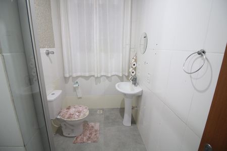 Casa à venda com 240m², 2 quartos e 2 vagasBanheiro