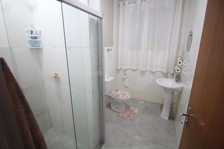 Casa à venda com 240m², 2 quartos e 2 vagasBanheiro
