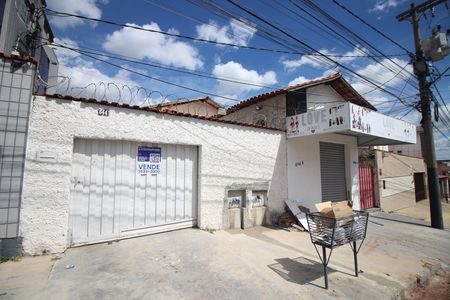 Casa à venda com 240m², 2 quartos e 2 vagasPlaquinha Instalada 01/05/2026 AAIU-92