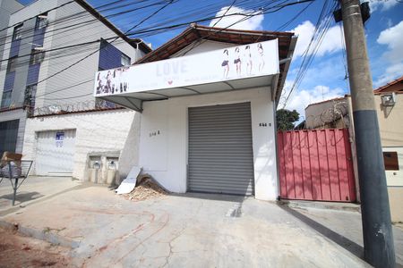 Casa à venda com 240m², 2 quartos e 2 vagasFachada / Plaquinha Instalada 01/05/2026 AAIU-92