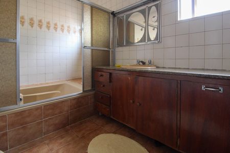 Casa à venda com 190m², 3 quartos e 3 vagasBanheiro Suíte 3