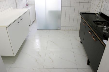 Cozinha  de apartamento à venda com 2 quartos, 55m² em Vila das Bandeiras, Guarulhos