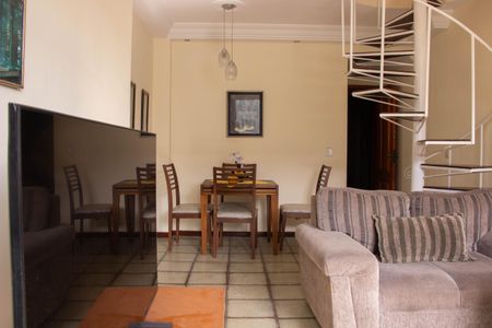 Apartamento para alugar com 140m², 3 quartos e 1 vagaSala