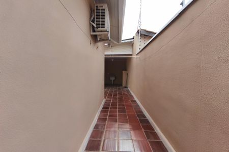 Casa para alugar com 360m², 3 quartos e sem vagaCorredor - Quintal