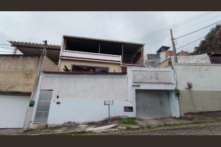 Casa para alugar com 251m², 3 quartos e 1 vaga Casa para alugar com 251m², 3 quartos e 1 vagaFachada