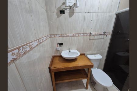 Casa para alugar com 180m², 2 quartos e 2 vagas Casa para alugar com 180m², 2 quartos e 2 vagasBanheiro