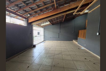Casa para alugar com 180m², 2 quartos e 2 vagas Casa para alugar com 180m², 2 quartos e 2 vagasÁrea externa