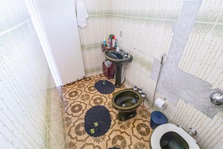 Casa à venda com 360m², 3 quartos e 2 vagas Casa à venda com 360m², 3 quartos e 2 vagasBanheiro segundo andar