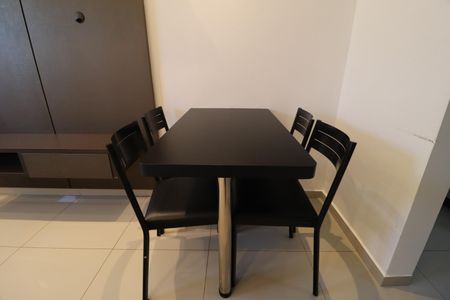 Sala de apartamento para alugar com 2 quartos, 60m² em Jardim Inconfidência, Uberlândia