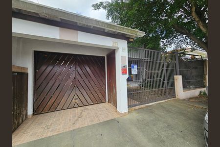 Casa à venda com 190m², 3 quartos e 2 vagas Casa à venda com 190m², 3 quartos e 2 vagasPlaca