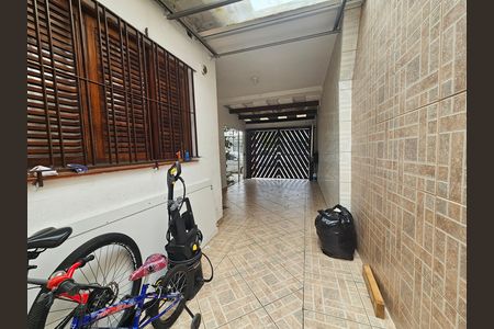 Casa à venda com 190m², 3 quartos e 2 vagas Casa à venda com 190m², 3 quartos e 2 vagasCorredor