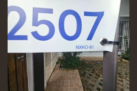Casa à venda com 190m², 3 quartos e 2 vagas Casa à venda com 190m², 3 quartos e 2 vagasPlaca