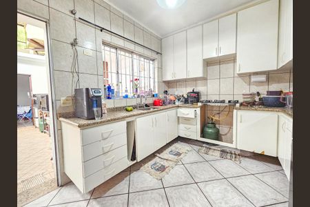 Casa à venda com 190m², 3 quartos e 2 vagas Casa à venda com 190m², 3 quartos e 2 vagasCozinha