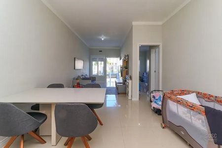 Casa à venda com 93m², 2 quartos e 1 vagaSala