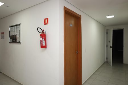 Apartamento para alugar com 44m², 2 quartos e 1 vagaÁrea comum - Saguão do andar