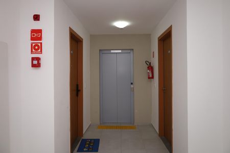 Apartamento para alugar com 44m², 2 quartos e 1 vagaÁrea comum - Saguão do andar