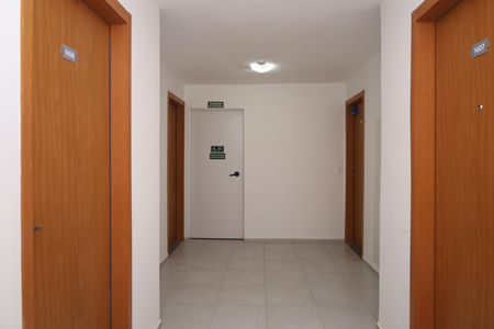 Apartamento para alugar com 44m², 2 quartos e 1 vagaÁrea comum - Saguão do andar