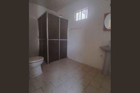 Banheiro de apartamento para alugar com 1 quarto, 95m² em Humaitá, Porto Alegre