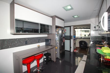 Apartamento à venda com 141m², 3 quartos e 3 vagas Apartamento à venda com 141m², 3 quartos e 3 vagasCozinha