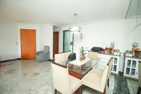 Apartamento à venda com 141m², 3 quartos e 3 vagas Apartamento à venda com 141m², 3 quartos e 3 vagasSala de Jantar