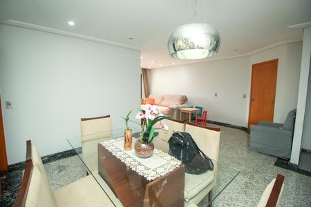 Apartamento à venda com 141m², 3 quartos e 3 vagas Apartamento à venda com 141m², 3 quartos e 3 vagasSala de Jantar