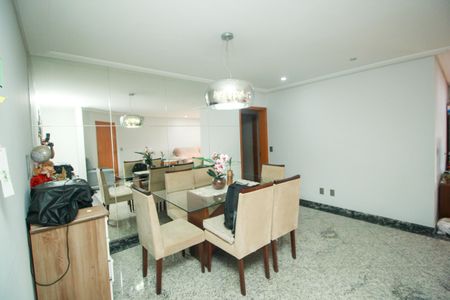 Apartamento à venda com 141m², 3 quartos e 3 vagas Apartamento à venda com 141m², 3 quartos e 3 vagasSala de Jantar