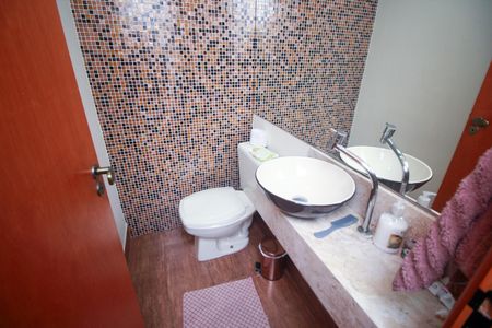 Apartamento à venda com 141m², 3 quartos e 3 vagas Apartamento à venda com 141m², 3 quartos e 3 vagasLavabo